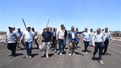 وزير الإسكان يتفقد كوبري C19 والمدينة التراثية والمنطقة الشاطئية بمدينة العلمين الجديدة
