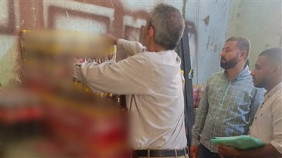 ضبط 60 ألف عبوة مشروبات غازية وعصائر مجهولة المصدر جنوب سوهاج