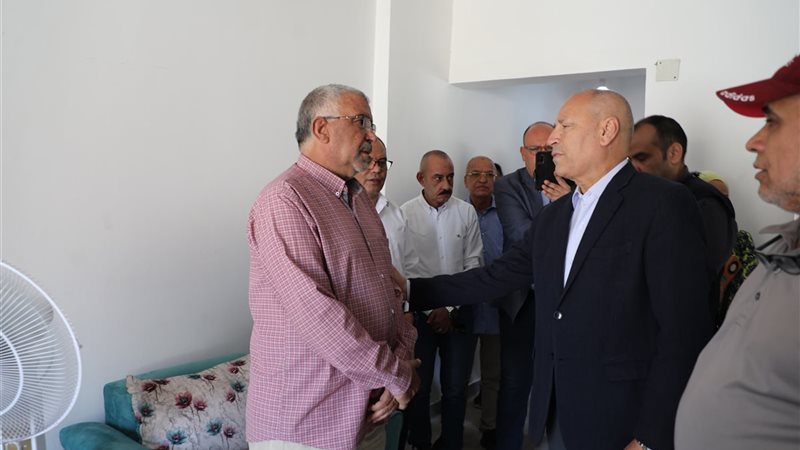محافظ القاهرة يتفقد سكان عقار حدائق القبة 