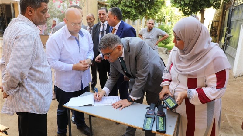 محافظ الجيزة يتفقد لجان امتحانات الثانوية العامة