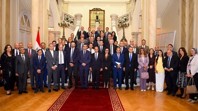 وزير الخارجية يُشارك في المائدة المستديرة الأولى لدعم القطاع الخاص