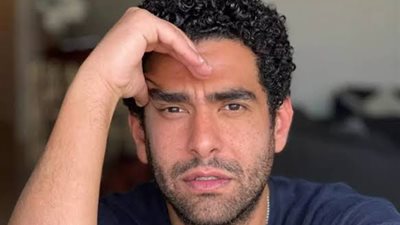 محمد الكيلاني يعلن وفاة عمه ويطلب من الجمهور الدعاء له 