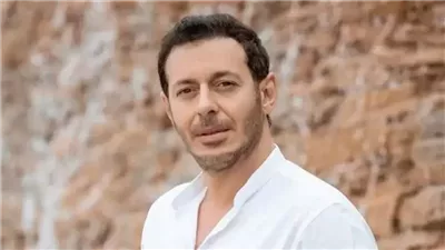 مصطفى شعبان يشكر الأطباء بعد إجراء عملية جراحية ناجحة لوالده
