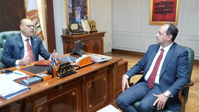 وزير العمل يلتقي مدير صندوق مكافحة الإدمان لتأهيل وتشغيل 