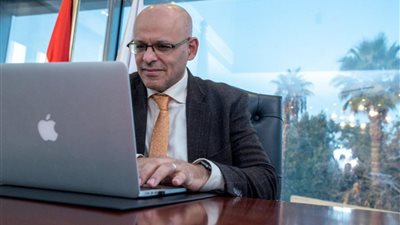 أستاذ بجامعة حلوان: الموسيقى علم ونقد لا يُمارَس دون دراسة وتأهيل