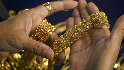 الذهب يتمسك بمكاسبه وسط إرتباك المشهد المالي الأمريكي ويحقق هذا الرقم