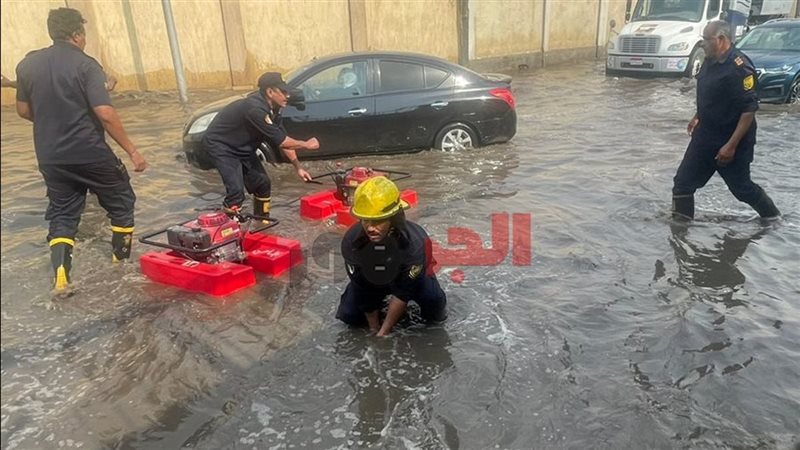 شاهد جهود الحماية المدنية في مواجهة غرق الشوارع بالقاهرة 