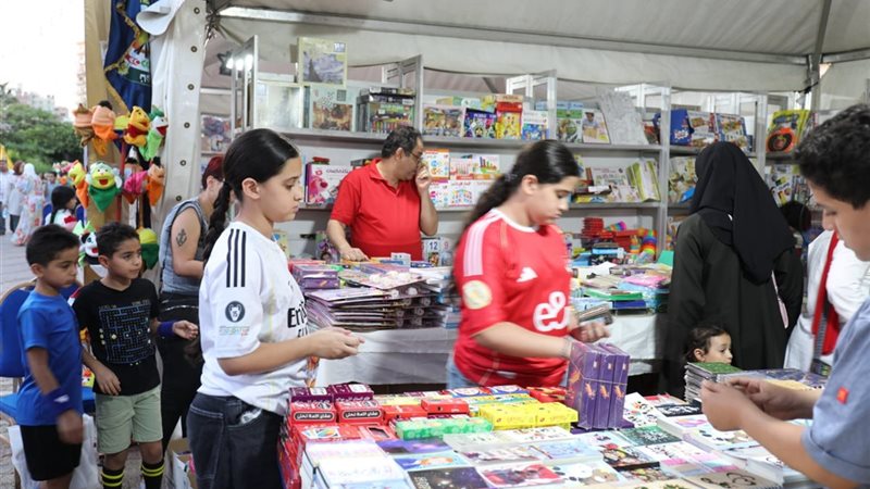 معرض الفيوم للكتاب يجذب الزوار