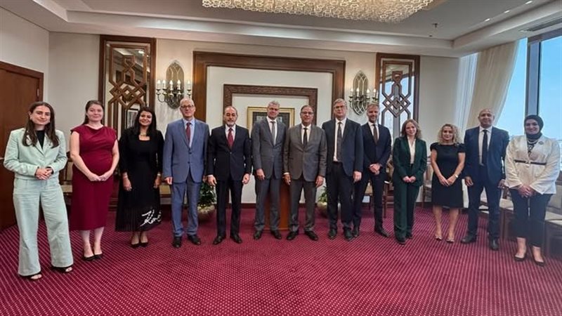 السفير نبيل حبشي مع المبعوث الخاص لشئون الهجرة بهولندا
