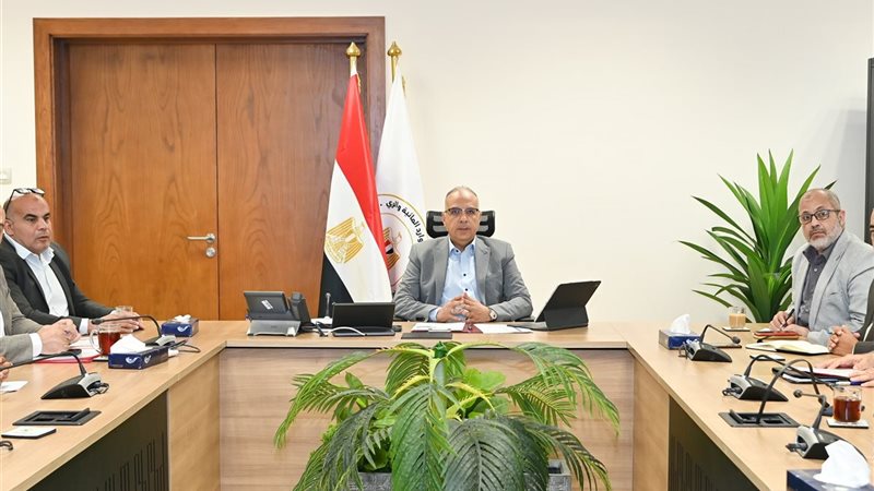 وزير الموارد المائية والري