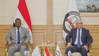 النائب العام يستقبل وزير العدل الصومالي لبحث التعاون المشترك