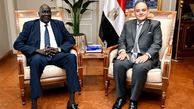 وزير الصناعة يبحث مع نظيره من جنوب السودان التعاون المشترك بين البلدين