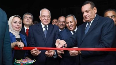 وزير التنمية المحلية ومحافظ الجيزة يفتتحان مهرجان التمور .. صور