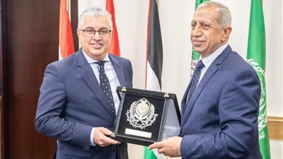 هيئة قناه السويس توقع مذكرة تفاهم مع العربية للعلوم والنقل البحري