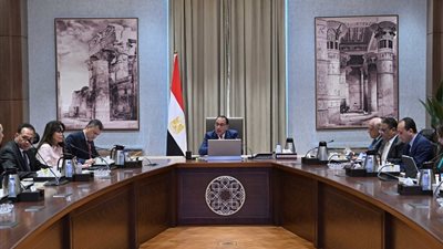 مدبولى يتابع الموقف التنفيذي لمشروع تطوير المنطقة الأثرية بهضبة الأهرامات