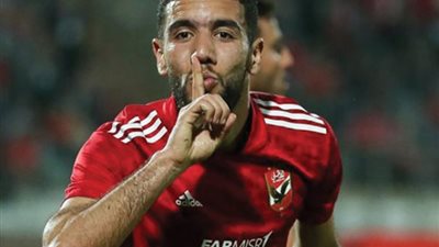 بعد تألقه.. الأهلي يرغب في استعادة «القندوسي» وسيراميكا يحسم الموقف