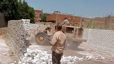 «التنمية المحلية» تواصل جهودها في متابعة أعمال إزالة التعديات بالمنوفية