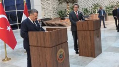 وزير الصحة ونظيره التركي يتفقدان الجرحى الفلسطينيين بمستشفى معهد ناصر