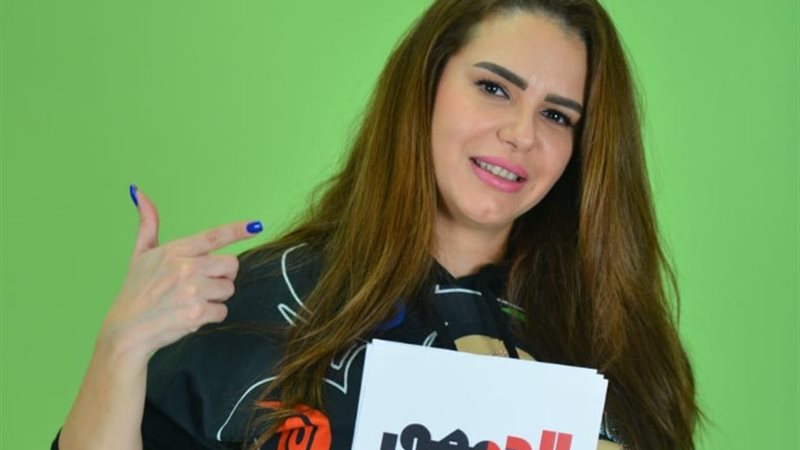 الفنانة دنيا عبد العزيز