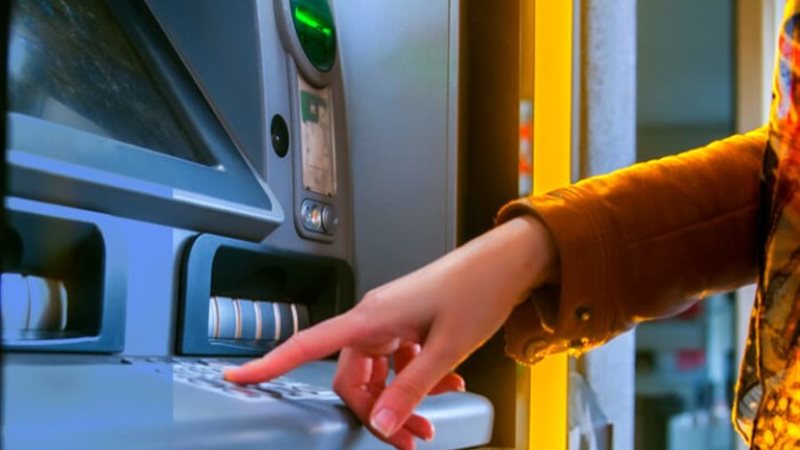 سحب الأموال من المحفظة الإلكترونية عبر ماكينات ATM
