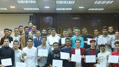70 متدربا فى ورشة «مهارات من جوجل» بكلية اللغة العربية بالزقازيق