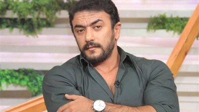 مخرج «حق عرب» يضم كارولين عزمى .. ويبحث عن بطلة للمسلسل