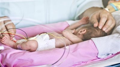 في اليوم العالمي للولادة المبكرة.. مشاهير ولدوا قبل الأوان