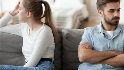 سيدة ترفع دعوى خلع ضد زوجها بعد اكتشاف مرضه بالسرطان