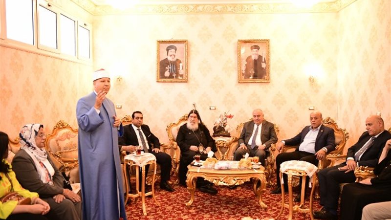 محافظ قنا