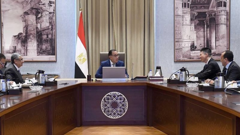 مدبولى مع وفد شركة لونجى