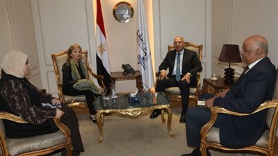 نائب رئيس «الأوروبى للاستثمار»: البنك ملتزم بدعم مشاريع النقل التحويلية فى مصر