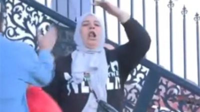 بالزغاريد.. احتفال لاعب حرس الحدود مع والدته (فيديو)
