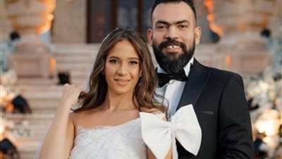 خالد عليش يحتفل بمرور عامين على زواجه.. فيديو