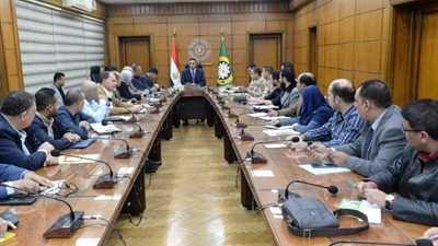 محافظ الدقهلية يتأكد من تشغيل مباني مبادرة حياة كريمة بشربين