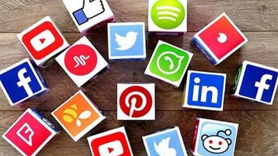 صناعة المحتوى على مواقع التواصل الاجتماعي.. أهداف خفية وتأثيرات سلبية