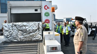 المتحدث العسكري: وصول الشحنة الثانية من الأدوية المشتقة من البلازما المصرية