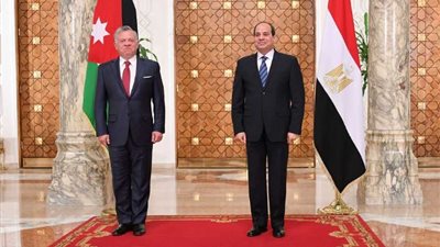 الرئيس السيسي يستقبل العاهل الأردني بمطار القاهرة الدولي