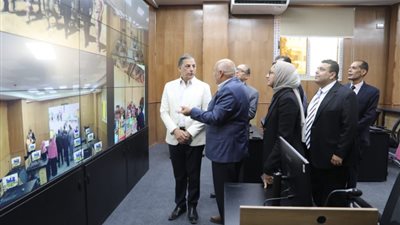 مستشار الرئيس والزملوط يتفقدان مركز السيطرة الموحد للطوارئ بالوادى الجديد