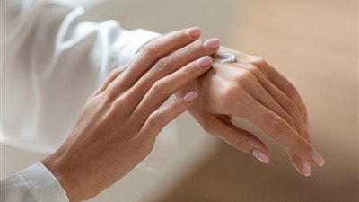 كيف تحمي نفسك من جفاف الجلد خلال الشتاء؟