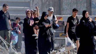 سكان غزة يحاولون العودة لمناطق أخلاها الاحتلال الإسرائيلى