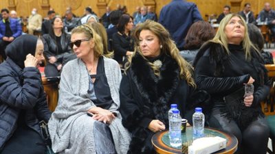 يسرا وحماقي أبرز الحاضرين في عـزاء شقيق الفنان شريف رمزي