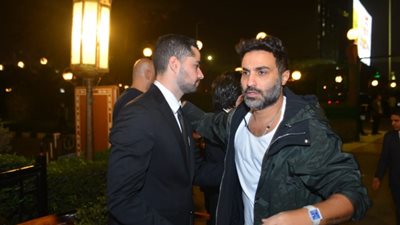 الظهور الأول لأحمد فهمي منذ طلاقه من هنا الزاهد فى عزاء شقيق شريف رمزي