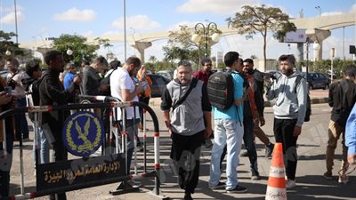 حضور لافت من نجوم الفن لجنازة الراحل طارق عبد العزيز.. صور