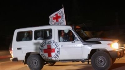 طائرات مروحية تنقل محتجزين تم الإفراج عنهم من غزة