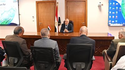 وزير الموارد المائية والري يبحث استعدادات أسبوع القاهرة السابع للمياه