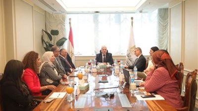 وزير التعليم العالي يتابع تطورات مشروع الخرسانة المضيئة