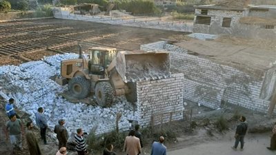 إزالة 85 حالة تعد بالبناء المخالف على الأراضي الزراعية بمحافظة المنيا