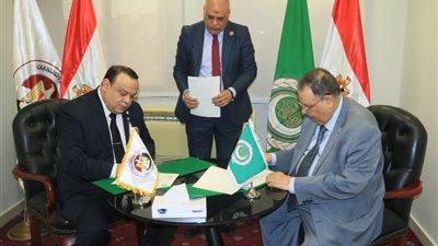 «الوطنية للانتخابات» توقع مذكرة تفاهم مع جامعة الدول العربية
