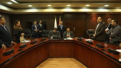 وزارة النقل توقع عقد استثمار عدد من المنشآت الخدمية بنادي السكة الحديد