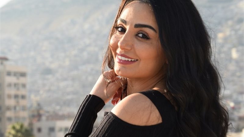 الفنانة السورية ديما الجندي